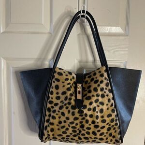 Un billion leopard print and black leather tote bag with gold tone hardwares